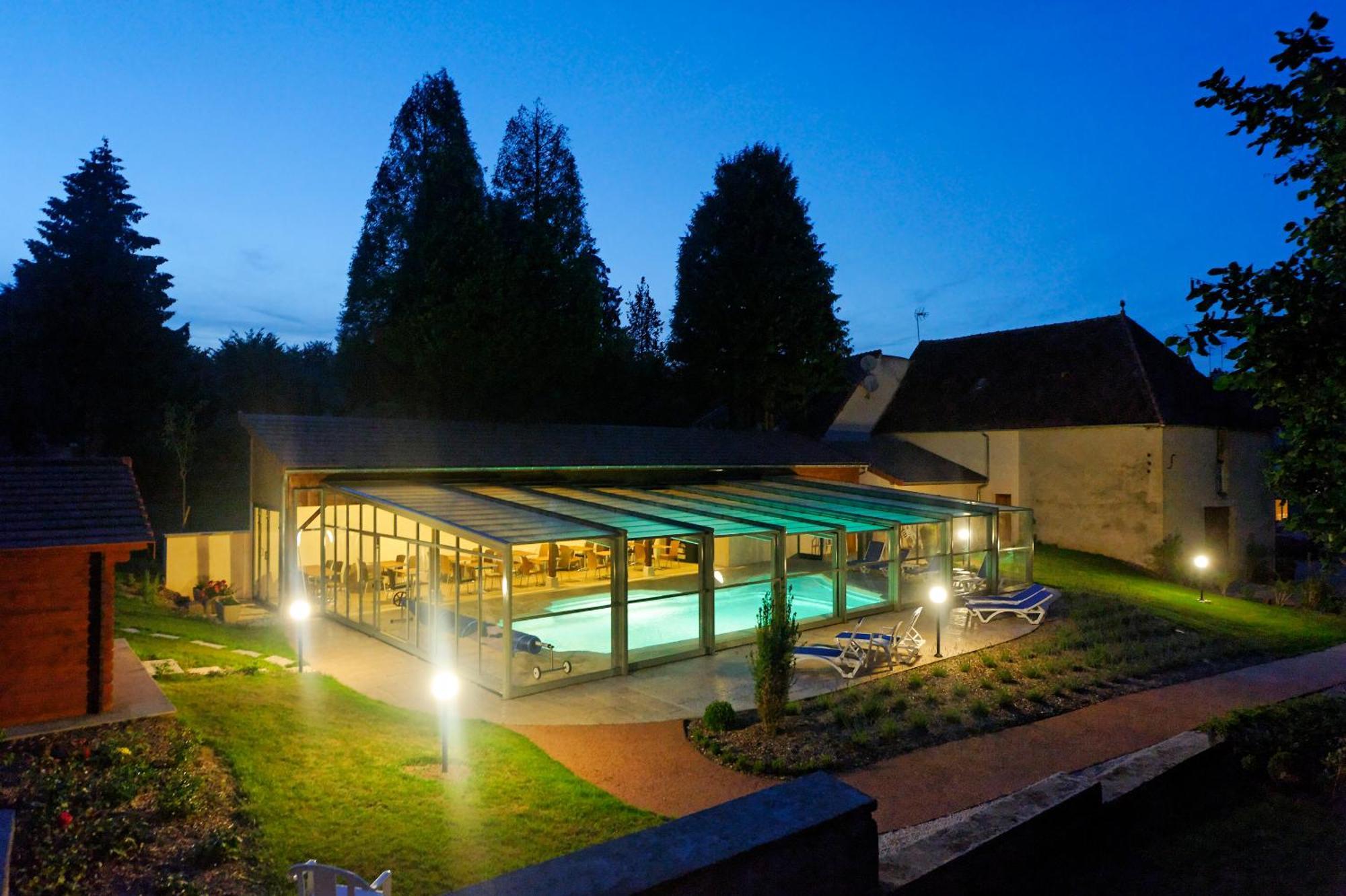 Logis Des Trois Maures Hotel Couches Exterior photo