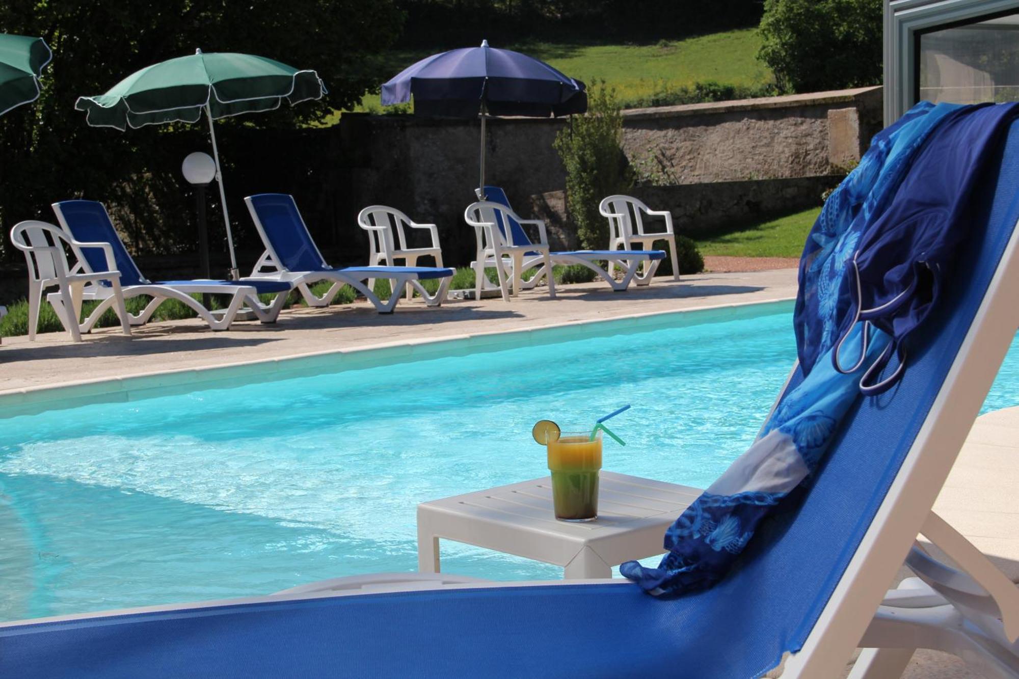 Logis Des Trois Maures Hotel Couches Exterior photo