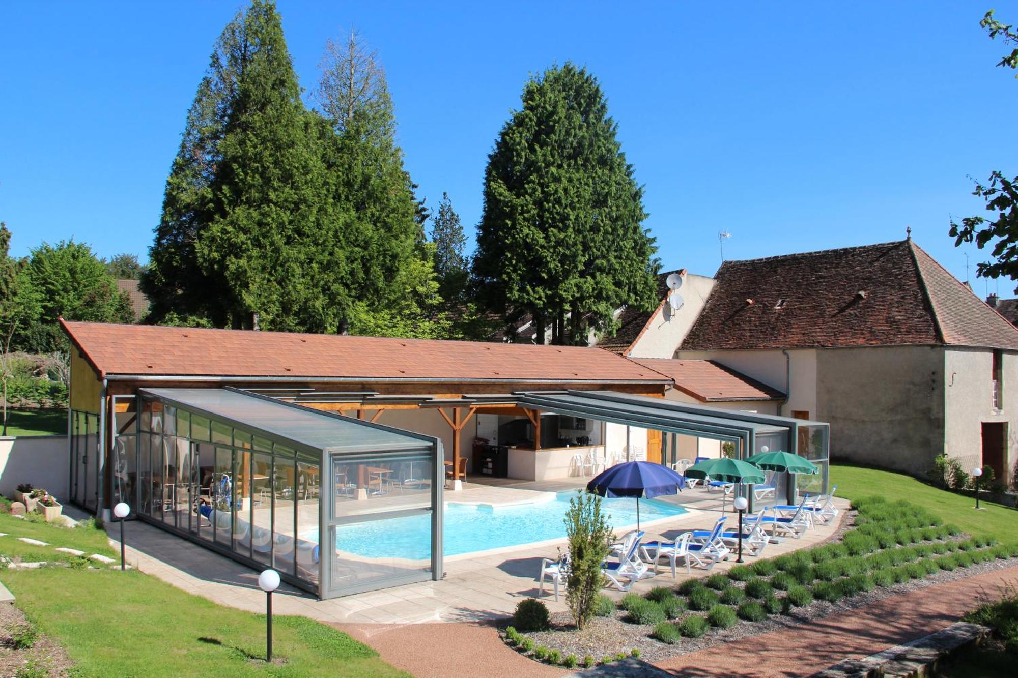 Logis Des Trois Maures Hotel Couches Exterior photo