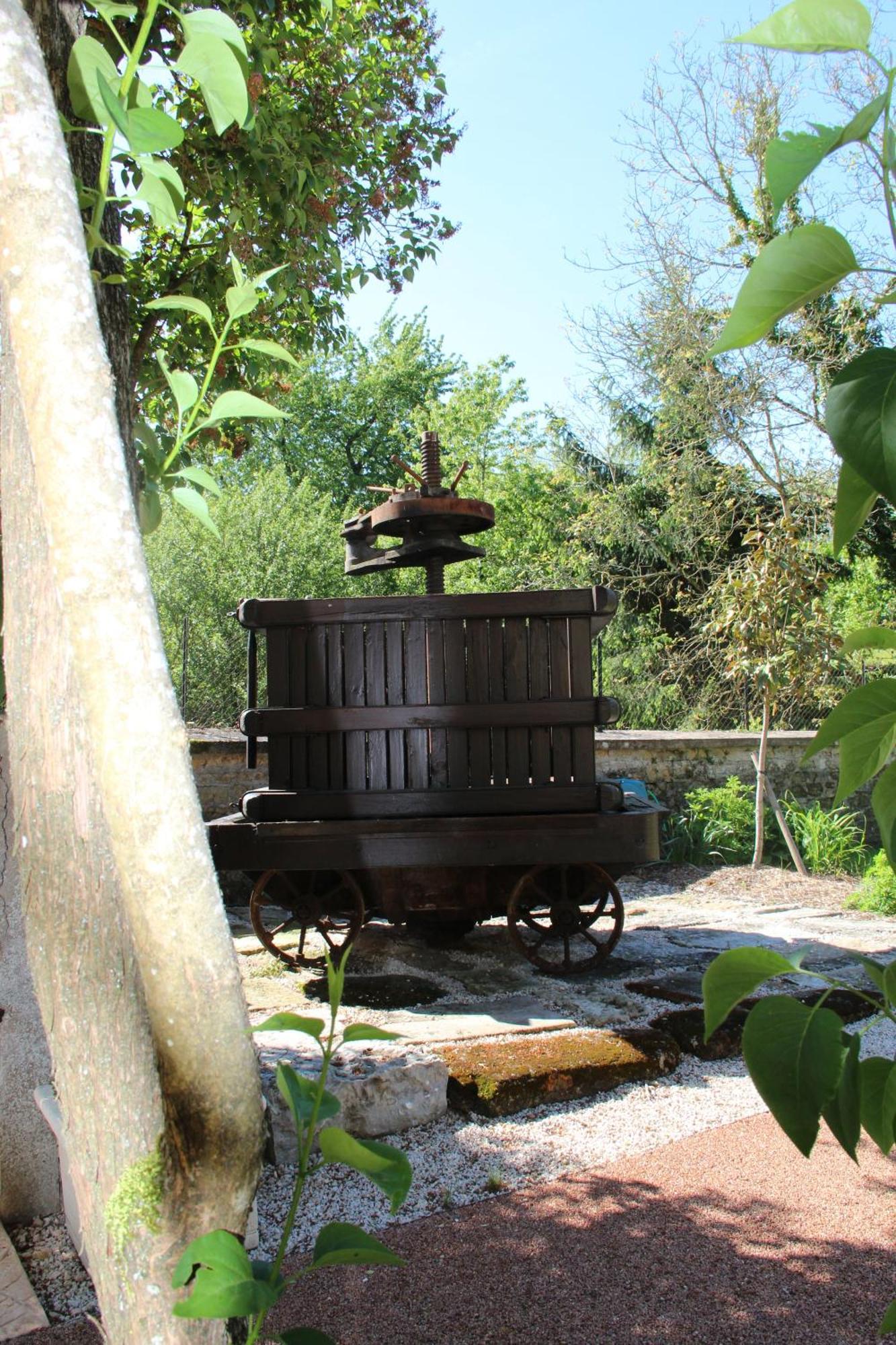 Logis Des Trois Maures Hotel Couches Exterior photo
