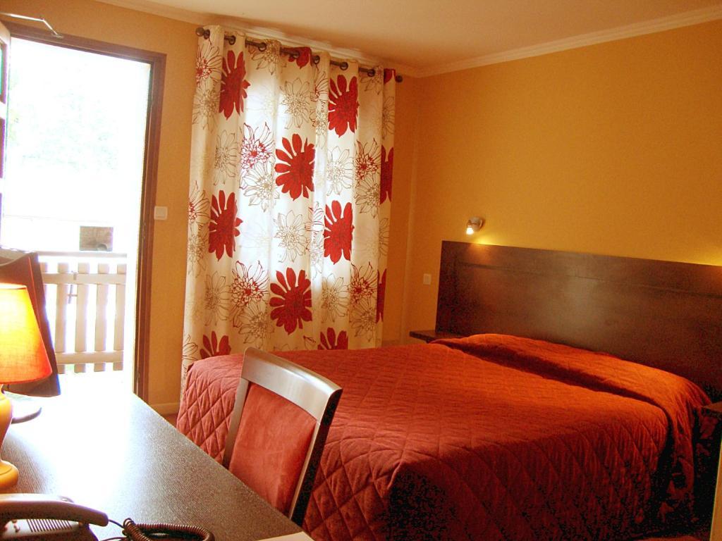 Logis Des Trois Maures Hotel Couches Room photo
