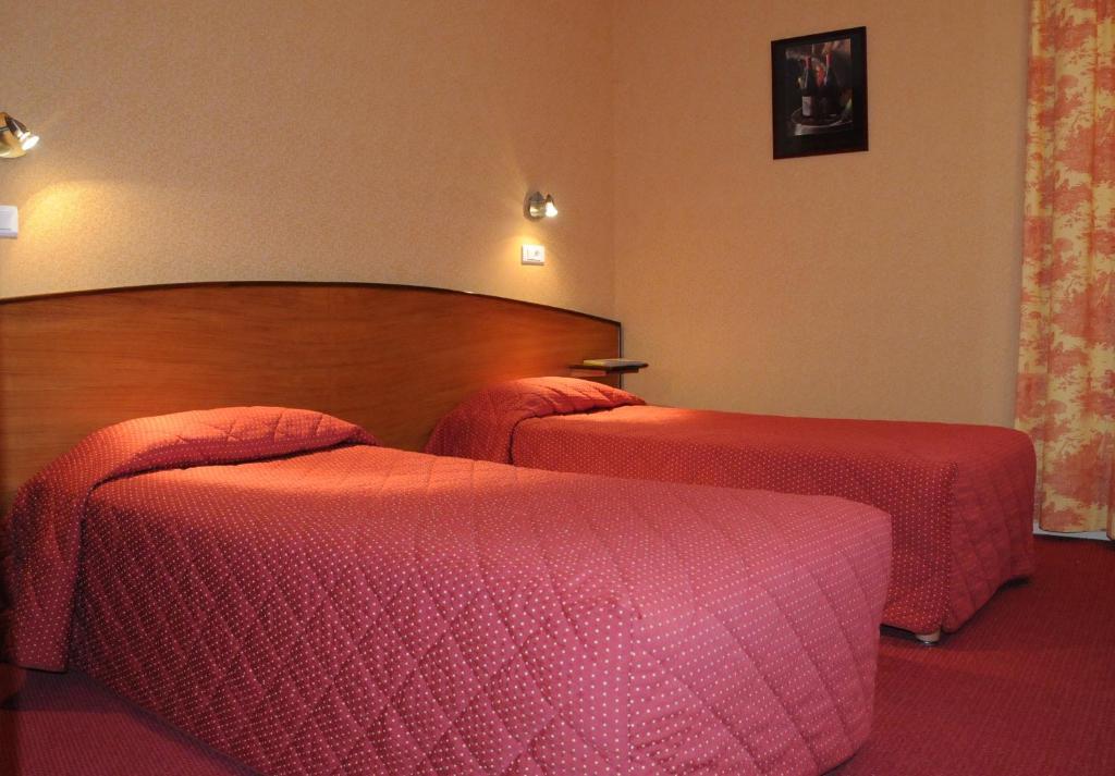 Logis Des Trois Maures Hotel Couches Room photo