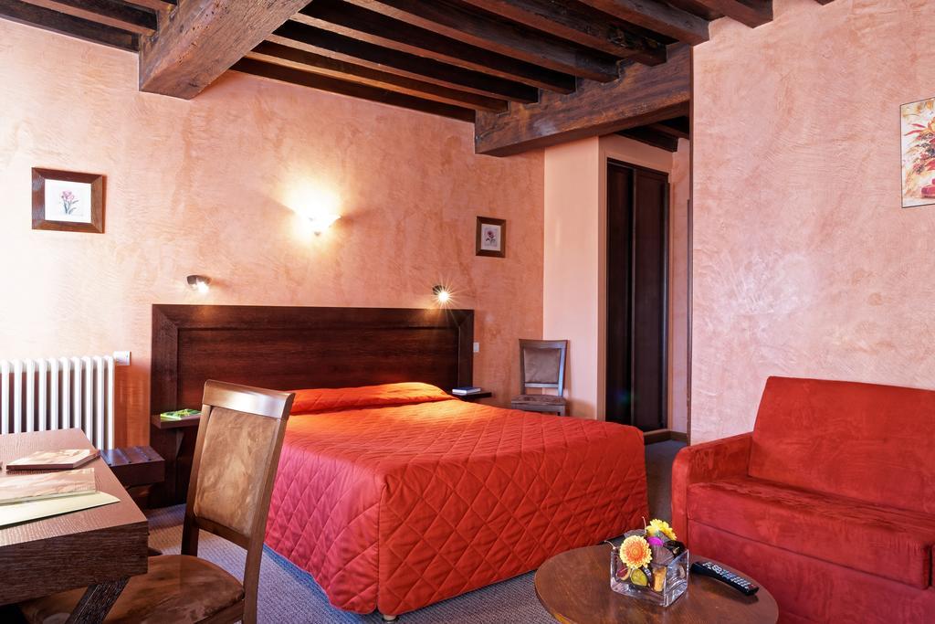 Logis Des Trois Maures Hotel Couches Exterior photo
