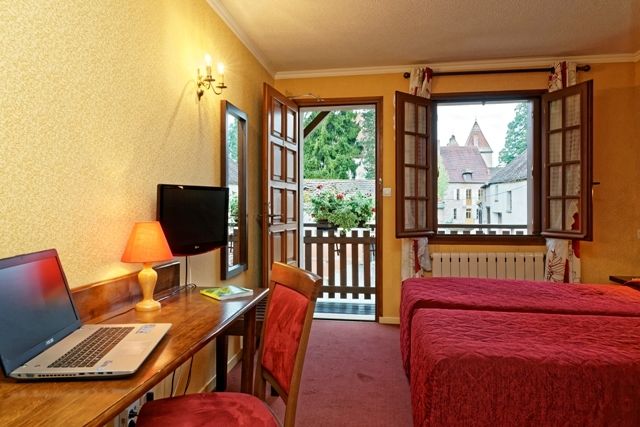 Logis Des Trois Maures Hotel Couches Exterior photo