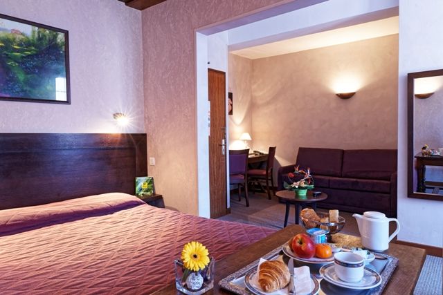 Logis Des Trois Maures Hotel Couches Exterior photo
